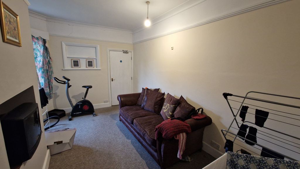 Property photo 3 of 7 Living Room