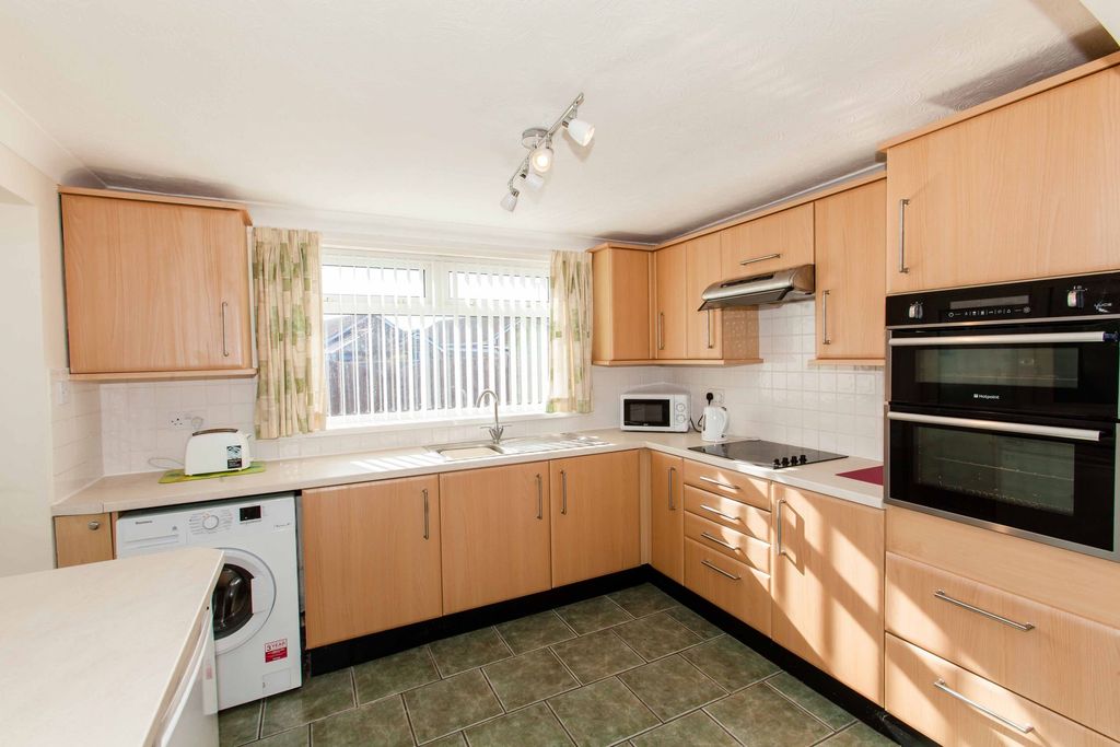 Property photo 3 of 27