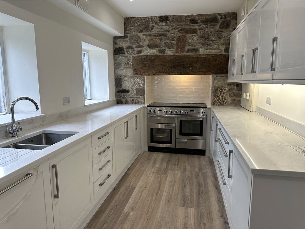 Property photo 2 of 22 Picture No. 17