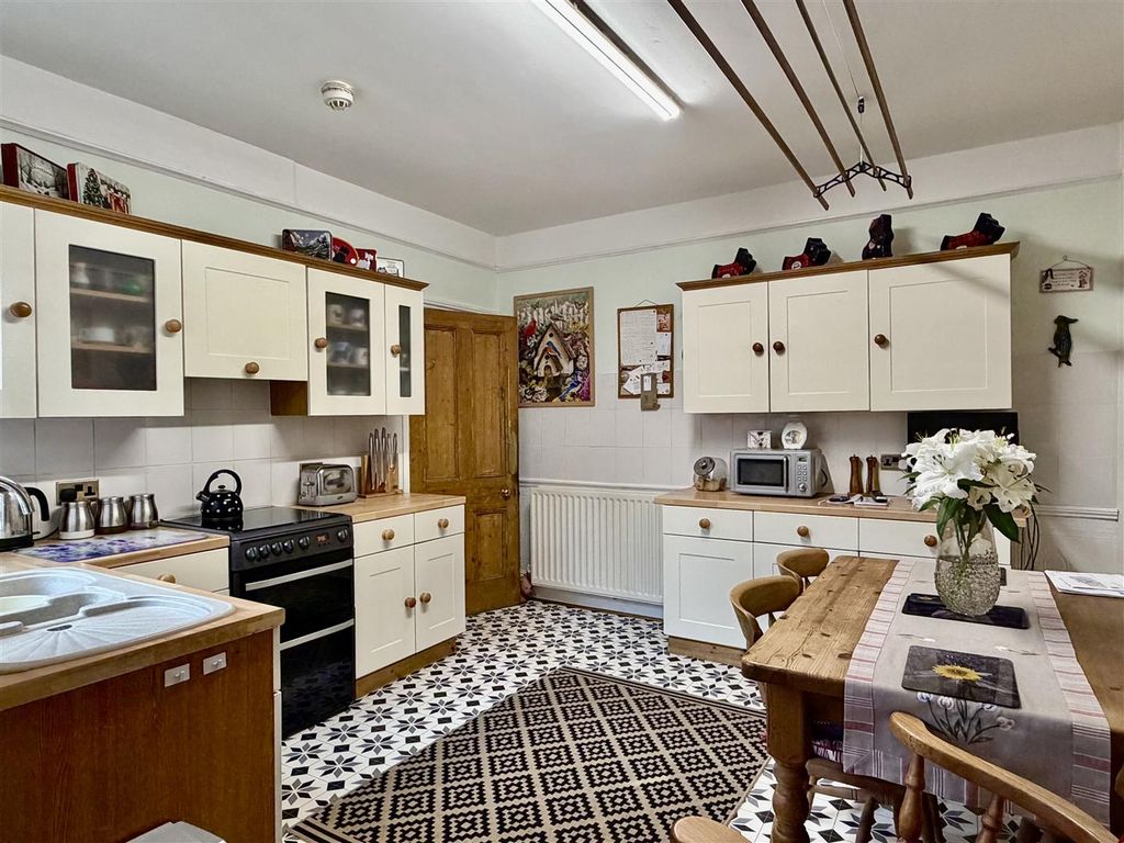 Property photo 3 of 36