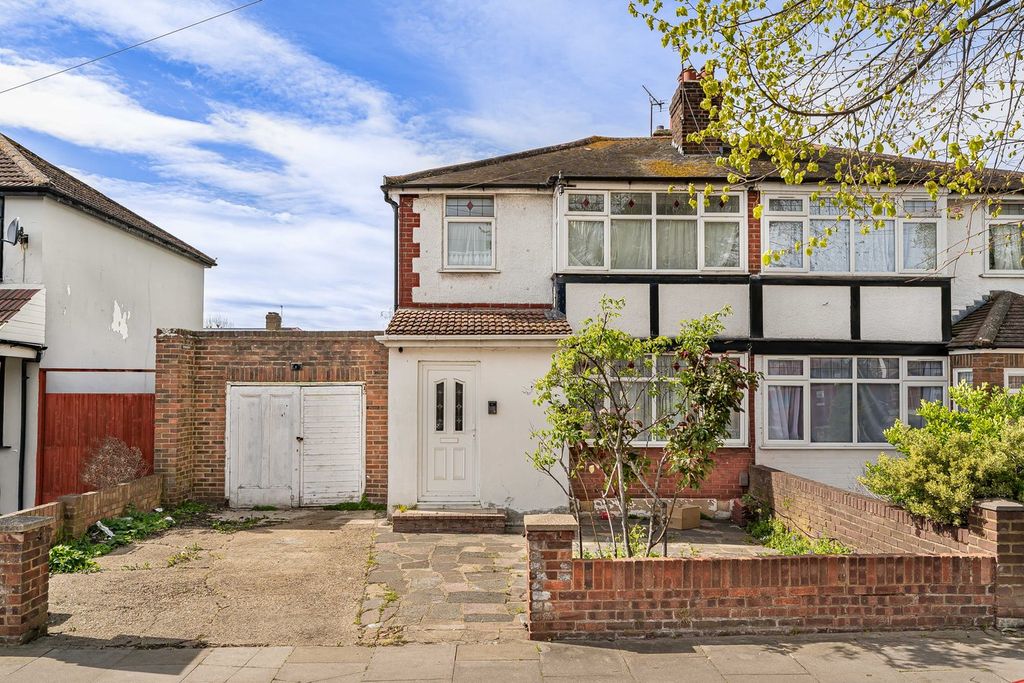 Property photo 1 of 27