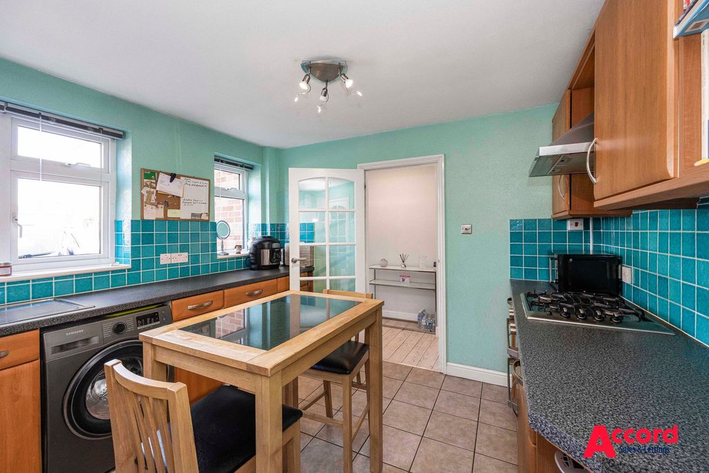 Property photo 2 of 23