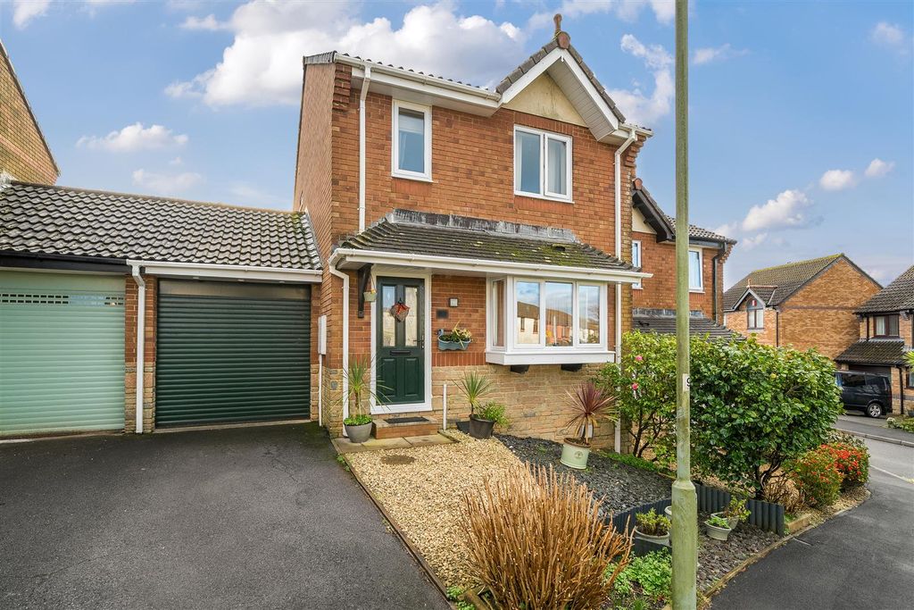 Property photo 2 of 24 Pinehurst Front.Jpg