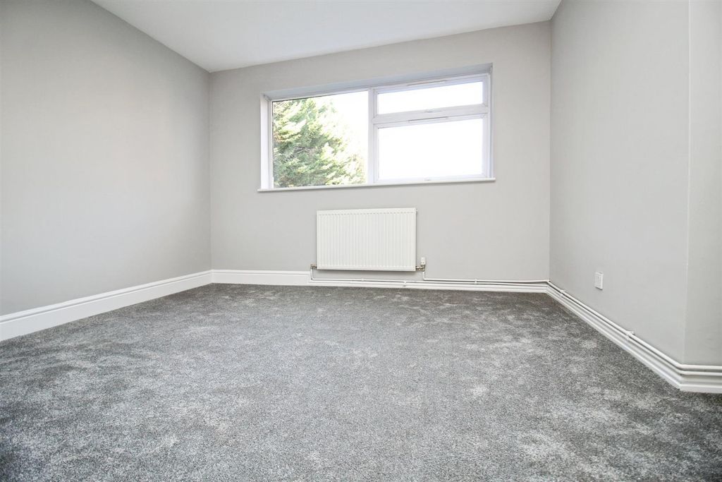 Property photo 2 of 12 Bedroom 1