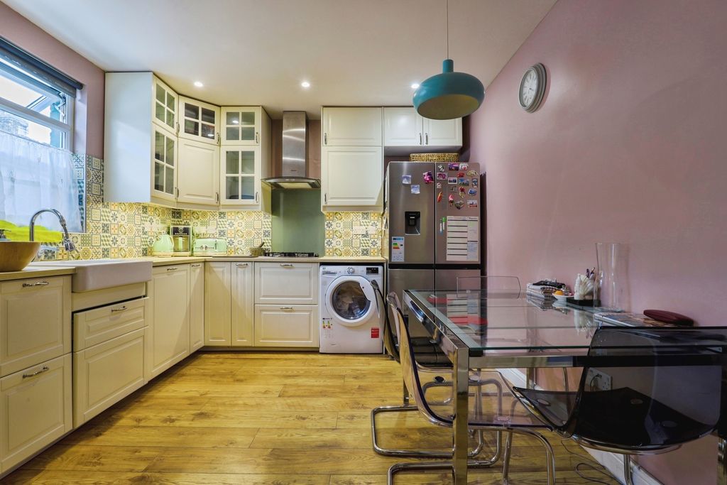 Property photo 2 of 15 Pbox-Img.Jpg