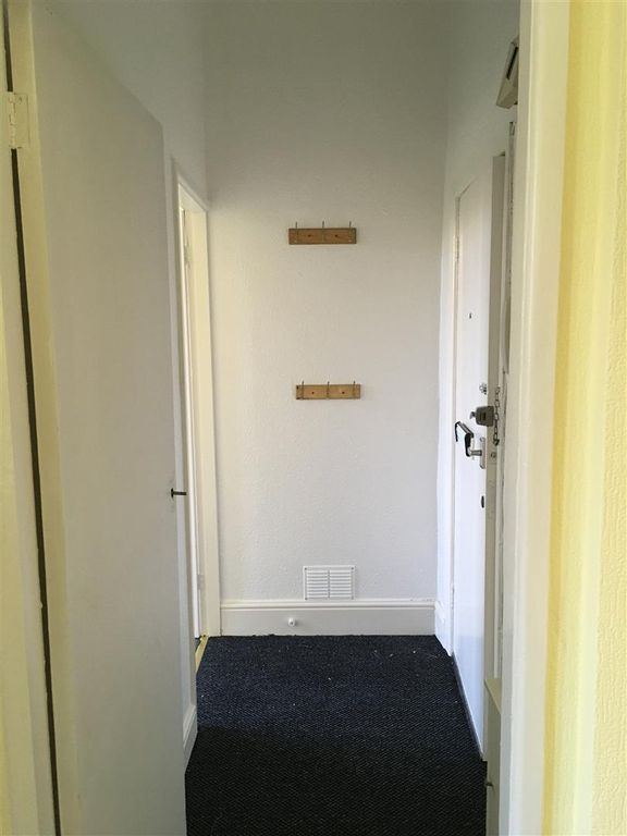 Property photo 2 of 14 Hallway