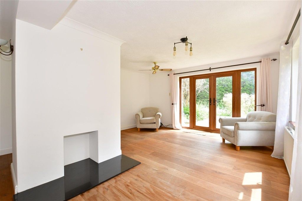 Property photo 1 of 19 Lounge