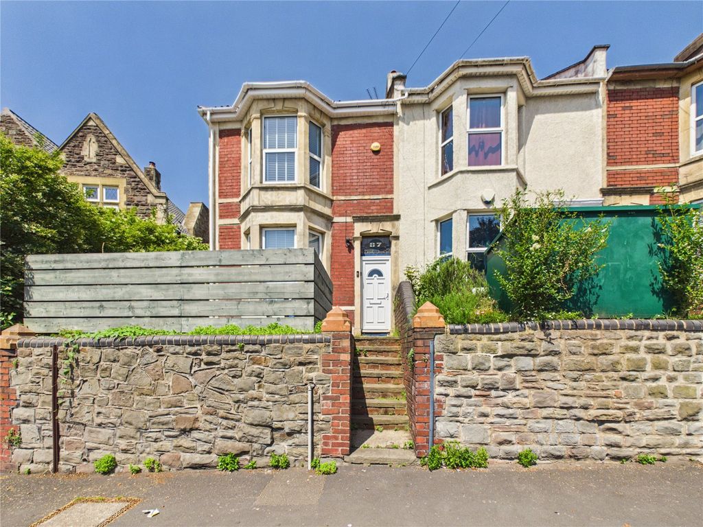 Property photo 2 of 16 Picture No. 32