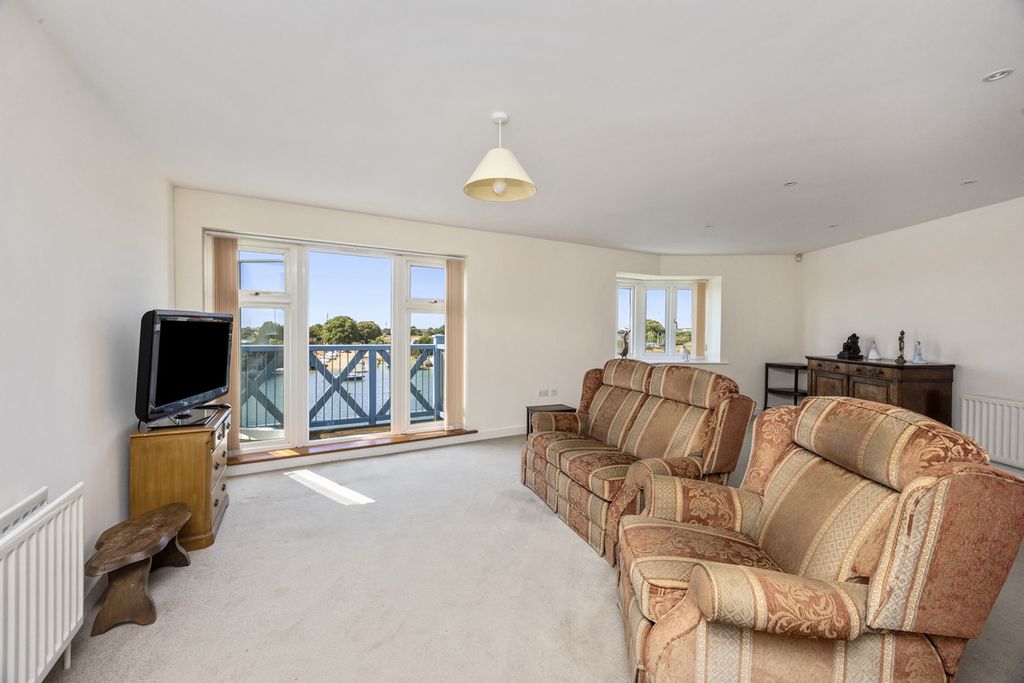 Property photo 2 of 35