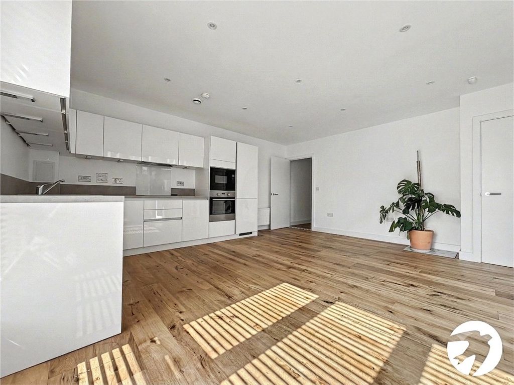 Property photo 3 of 9 Lounge/Kitchen