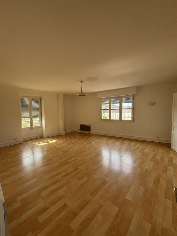 Property photo 1 of 9 Flat Near The Medieval Centre
