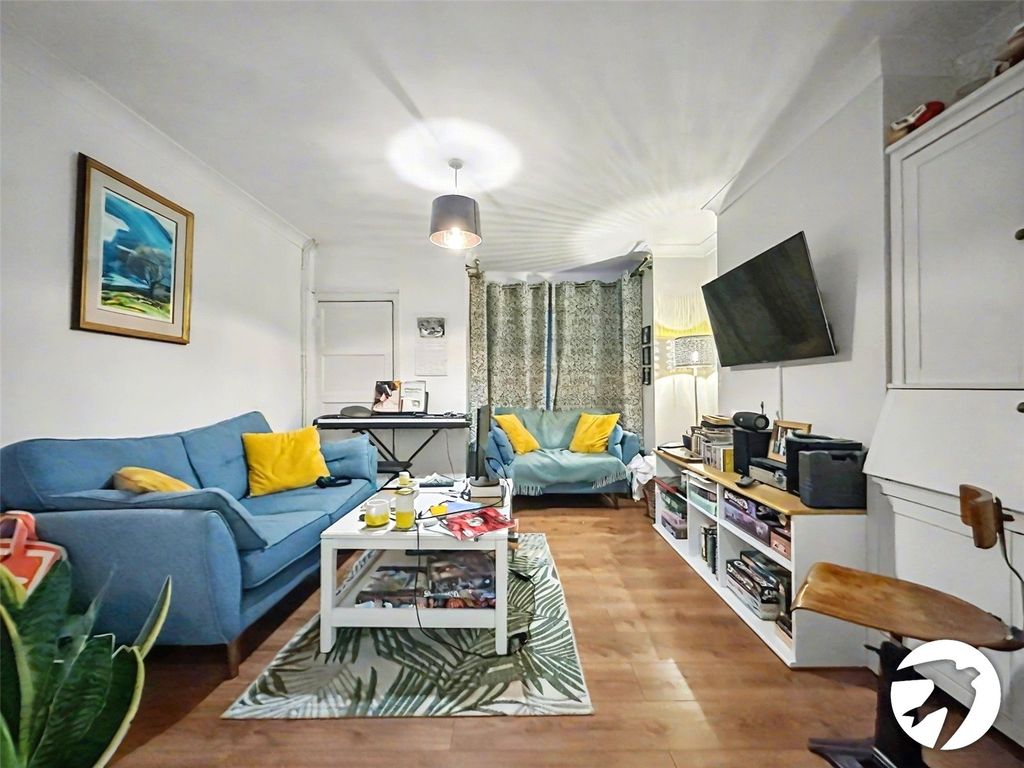 Property photo 2 of 11 Lounge