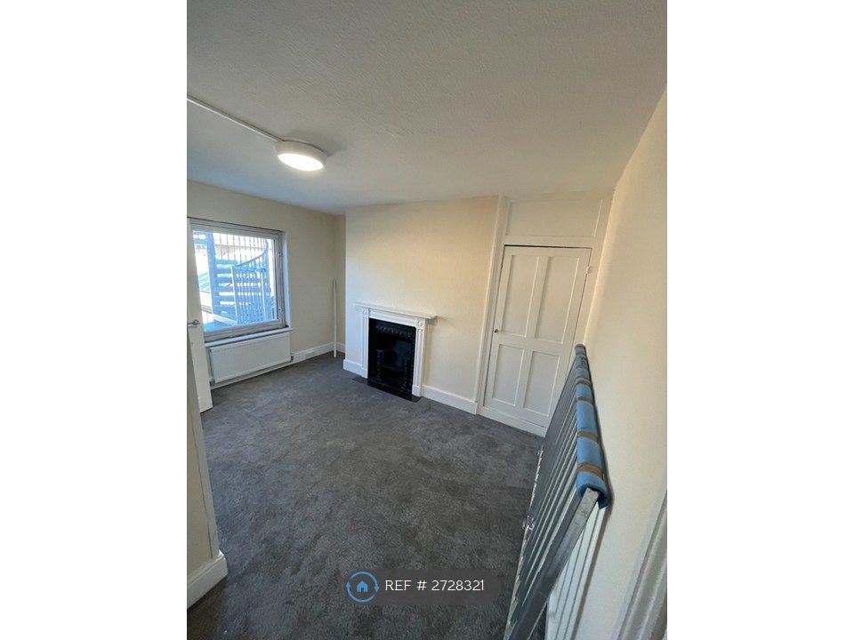 Property photo 3 of 7 Room