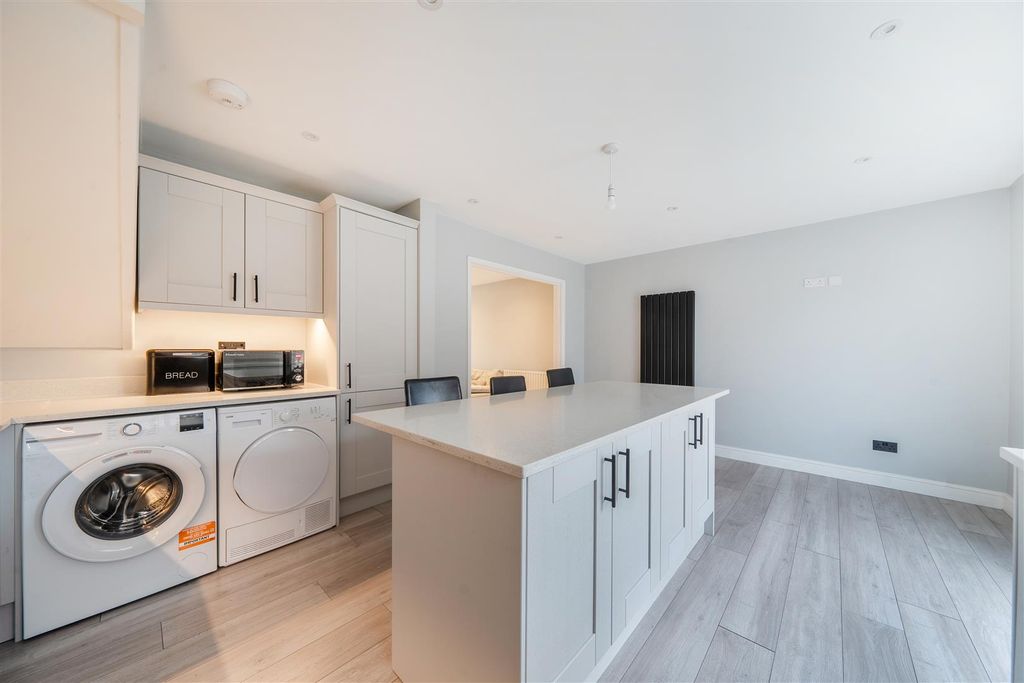 Property photo 3 of 20 1439858-10-69d7Ef21426Eb.Jpg