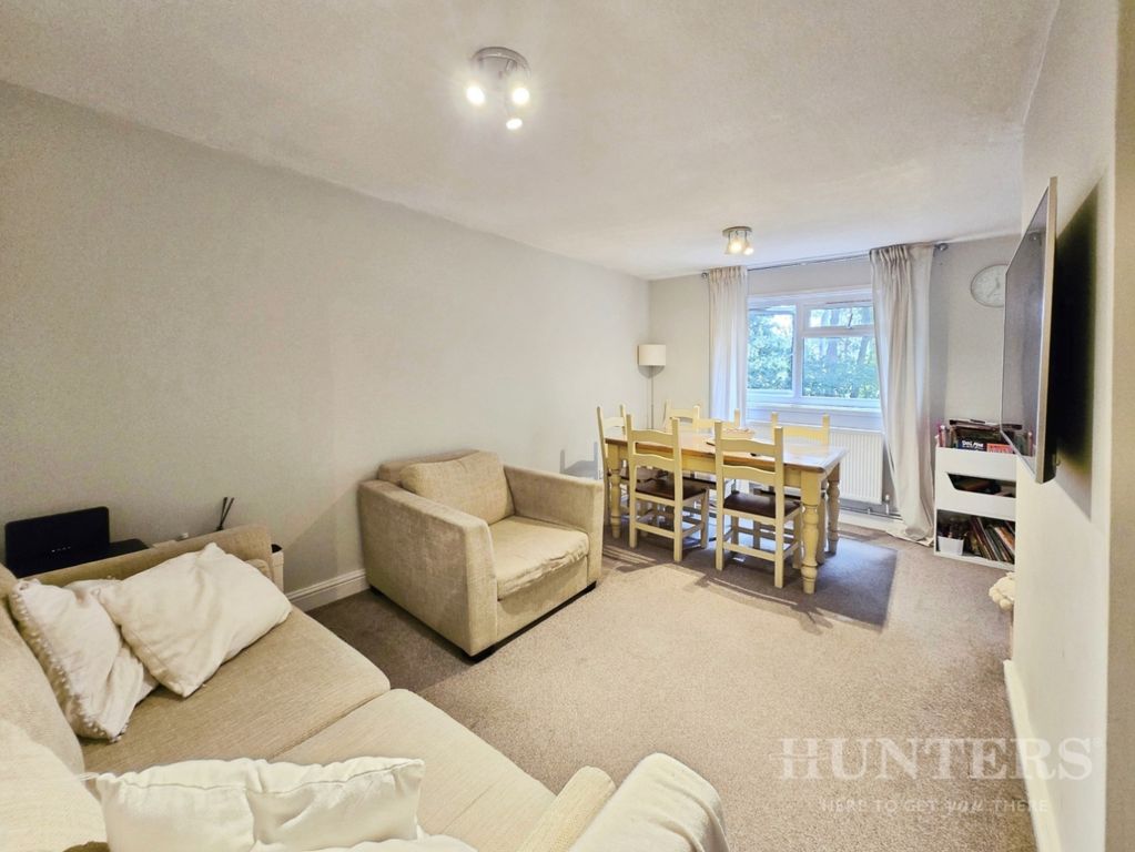 Property photo 2 of 8 Pbox-Living_Room-335042.Jpg
