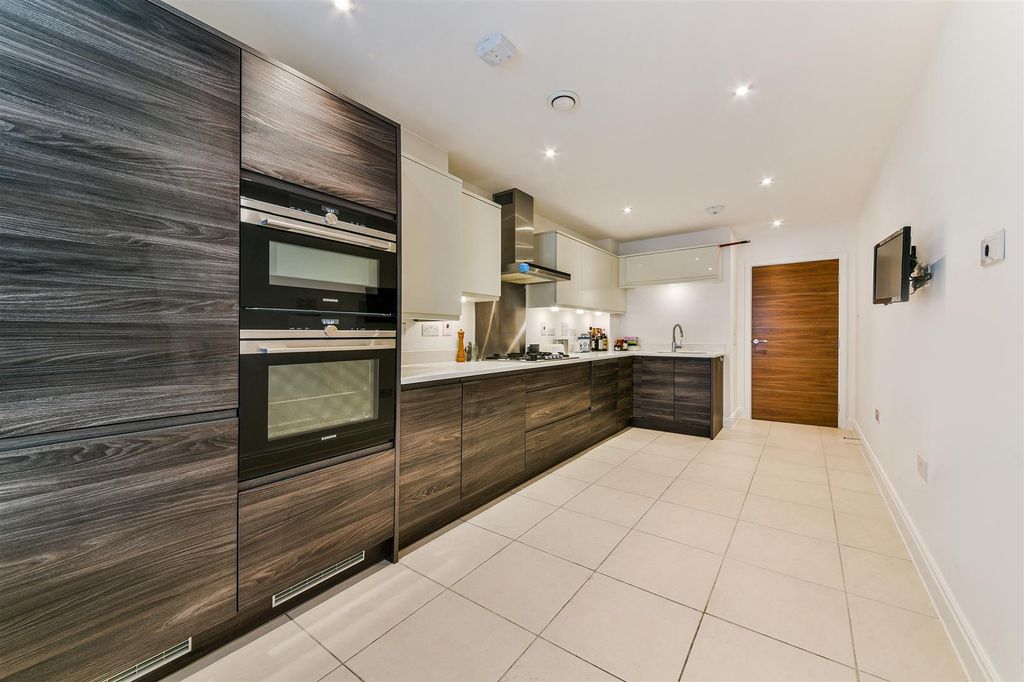 Property photo 3 of 24 Outwood Grange, 1 (11).Jpg
