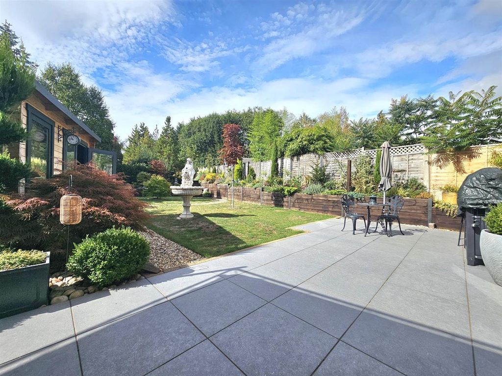 Property photo 3 of 18
