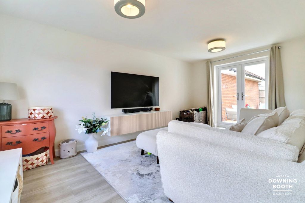 Property photo 3 of 27