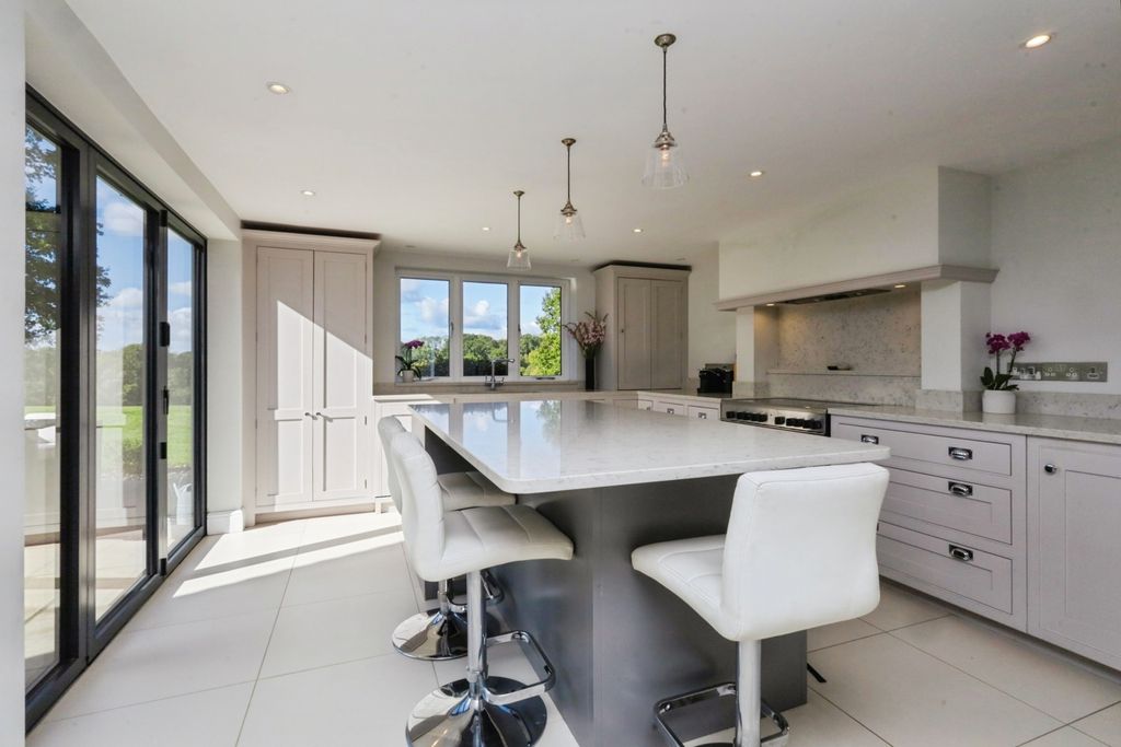Property photo 3 of 28 Pbox-Img.Jpg
