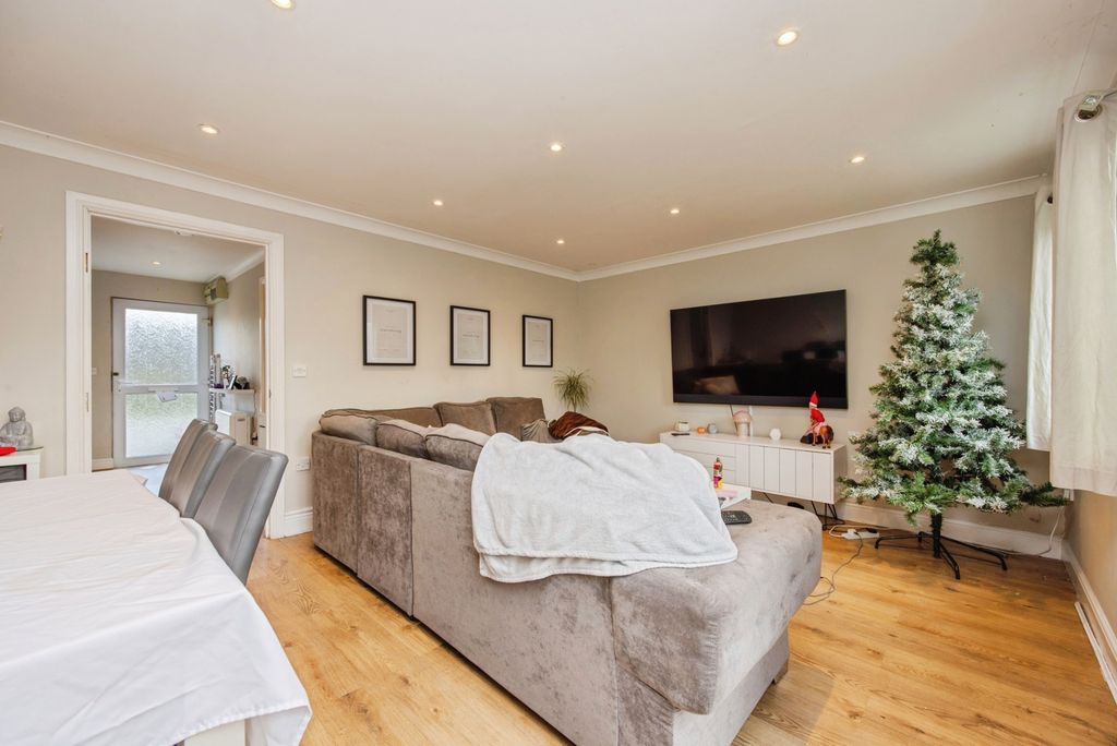 Property photo 2 of 20 Pbox-Img.Jpg