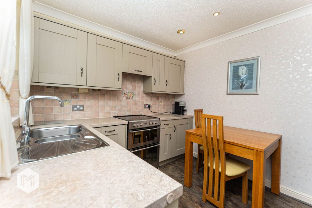 Property photo 3 of 18