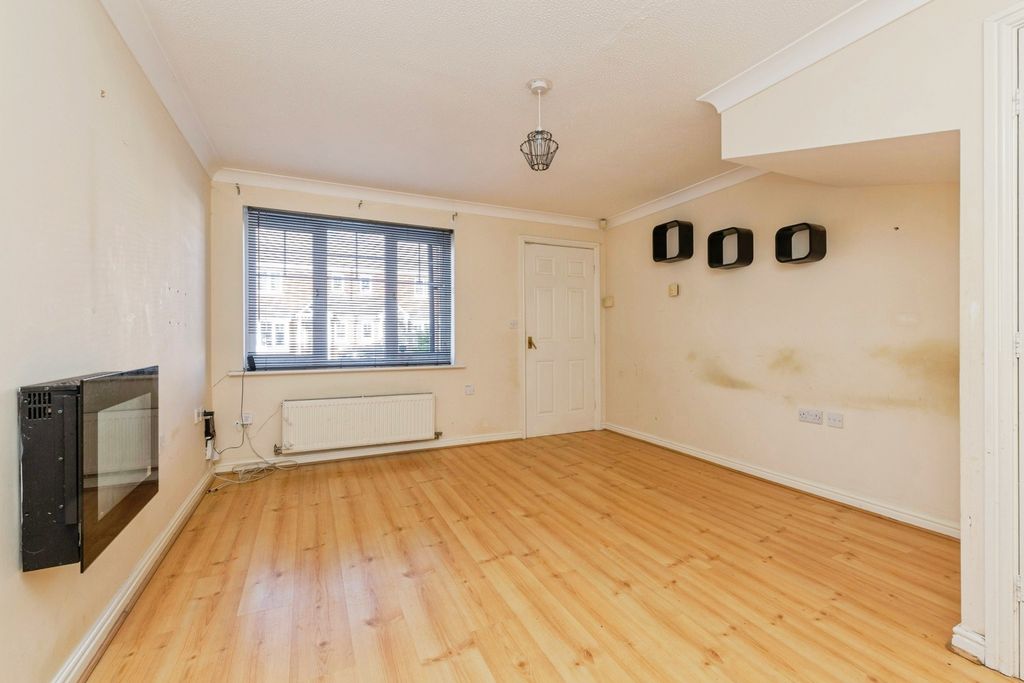 Property photo 2 of 17 Photo