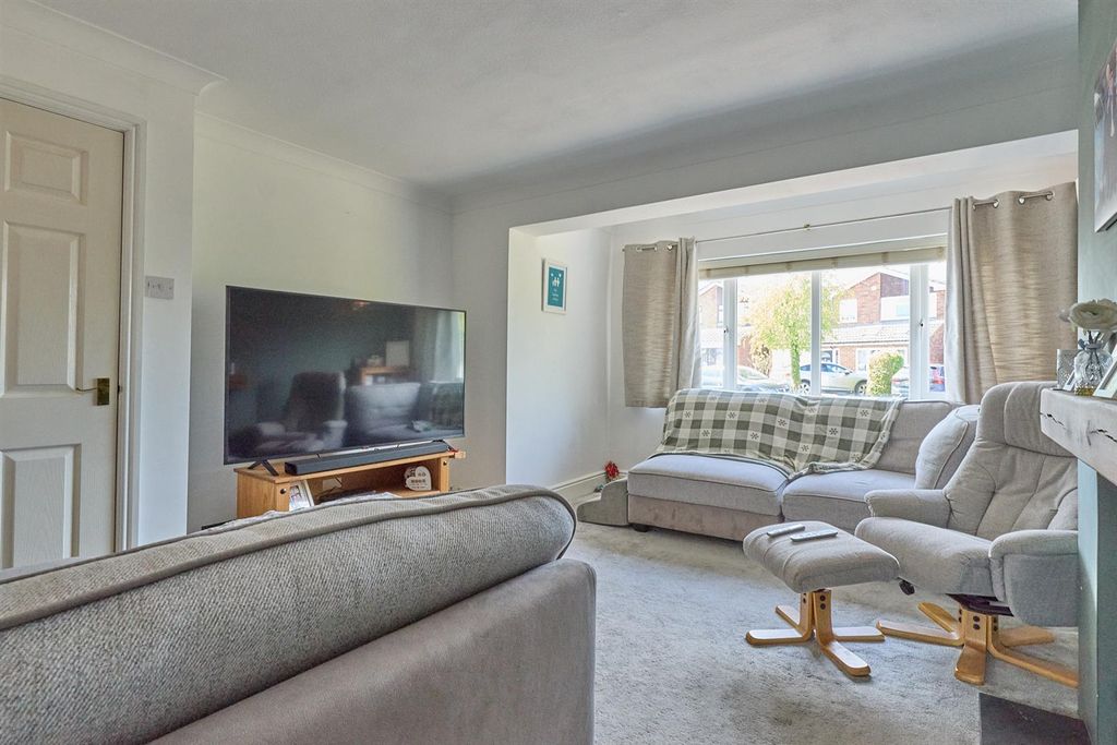 Property photo 3 of 18 Farndon Drive_5.Jpg