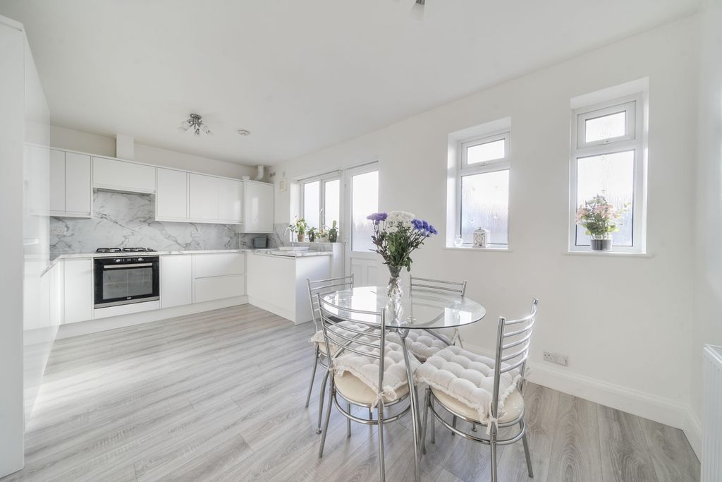 Property photo 3 of 18 Kitchen Diner