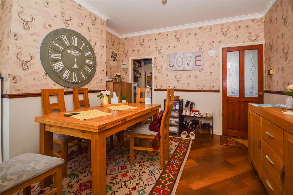 Property photo 3 of 10 Dining Room