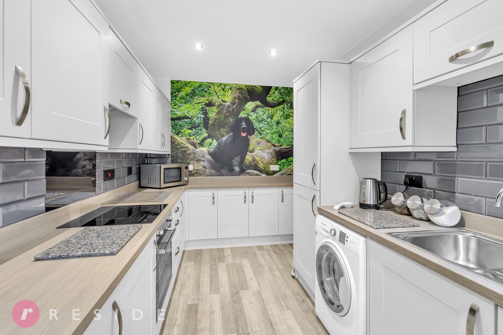 Property photo 3 of 16 Kitchen