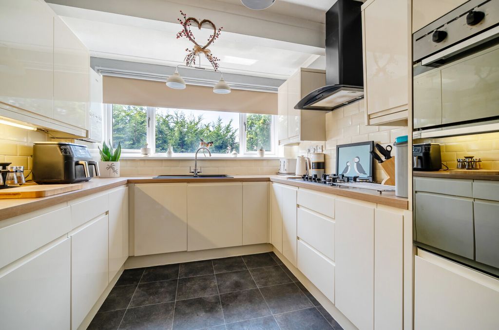 Property photo 2 of 25 1488177-12-6A567A...