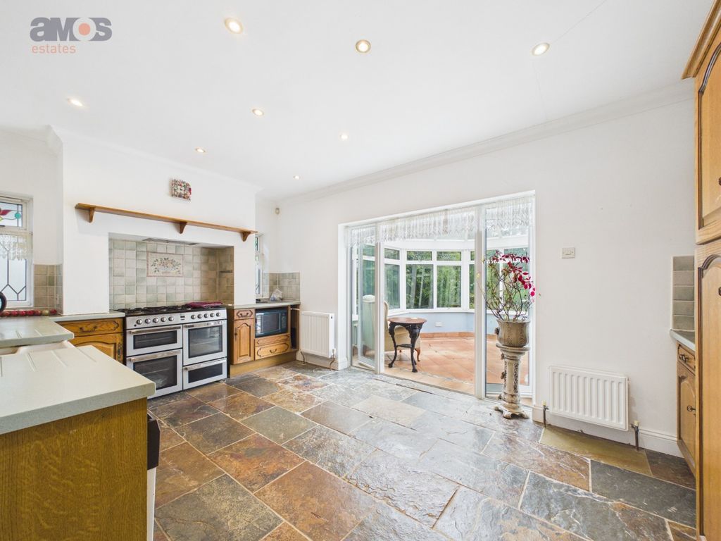 Property photo 2 of 18 5203393