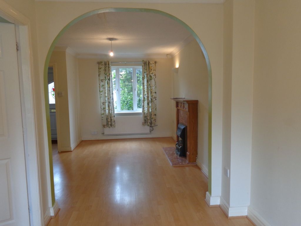 Property photo 3 of 10 Lounge/Dining Area