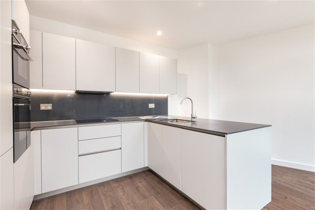 Property photo 3 of 11 Kitchen