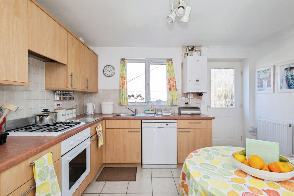 Property photo 2 of 18 Kitchen