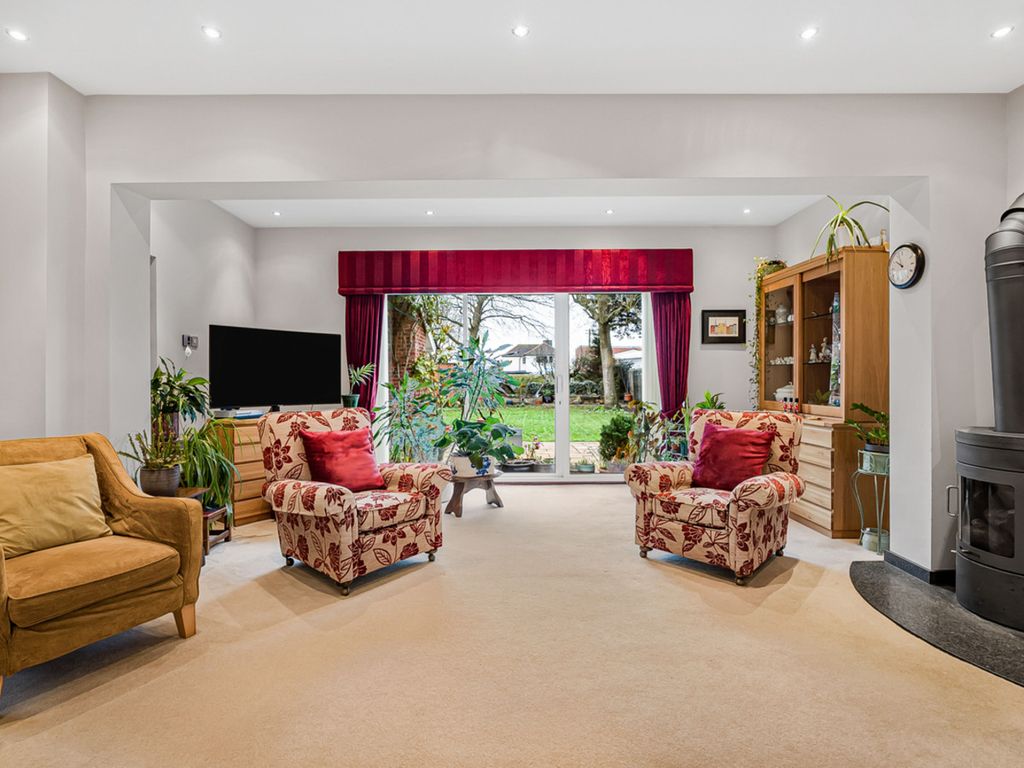 Property photo 3 of 27