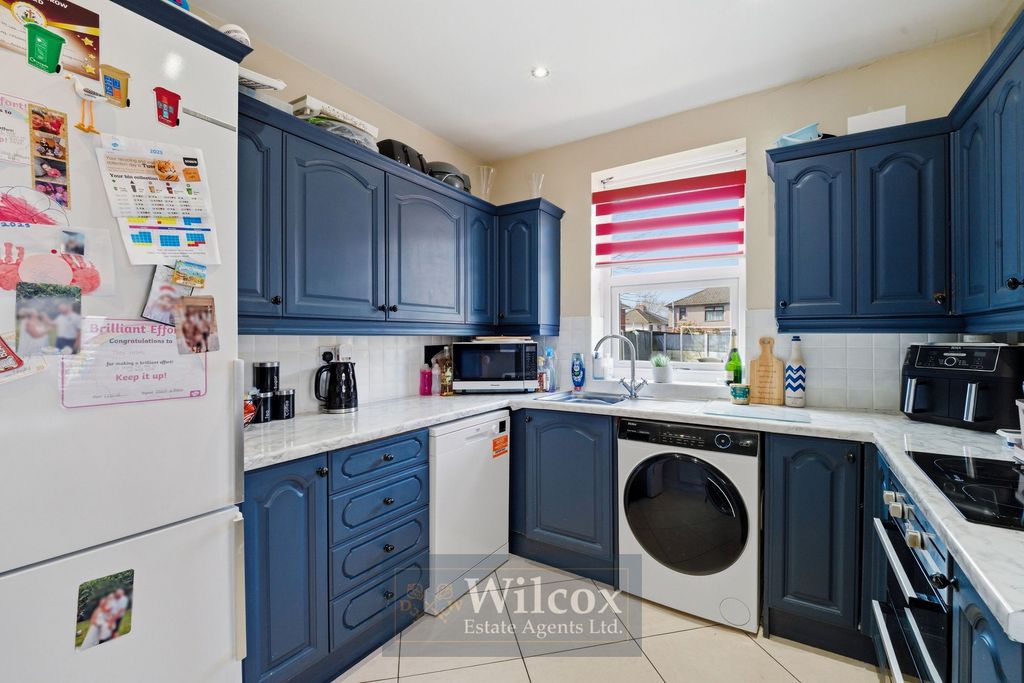 Property photo 3 of 20