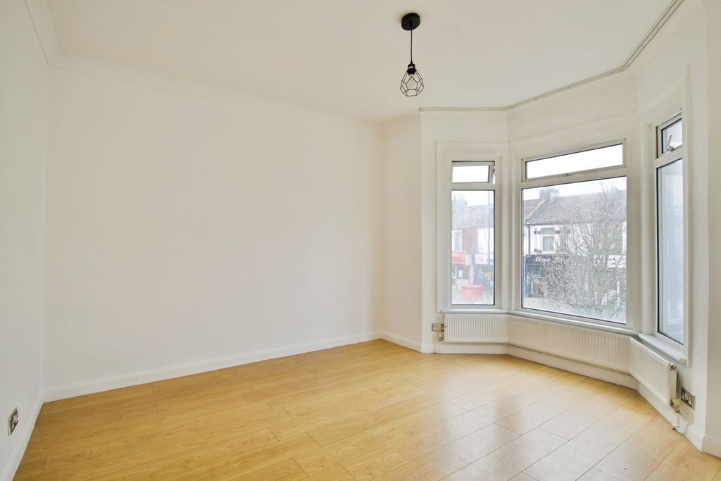 Property photo 3 of 28 Pbox-Img.Jpg