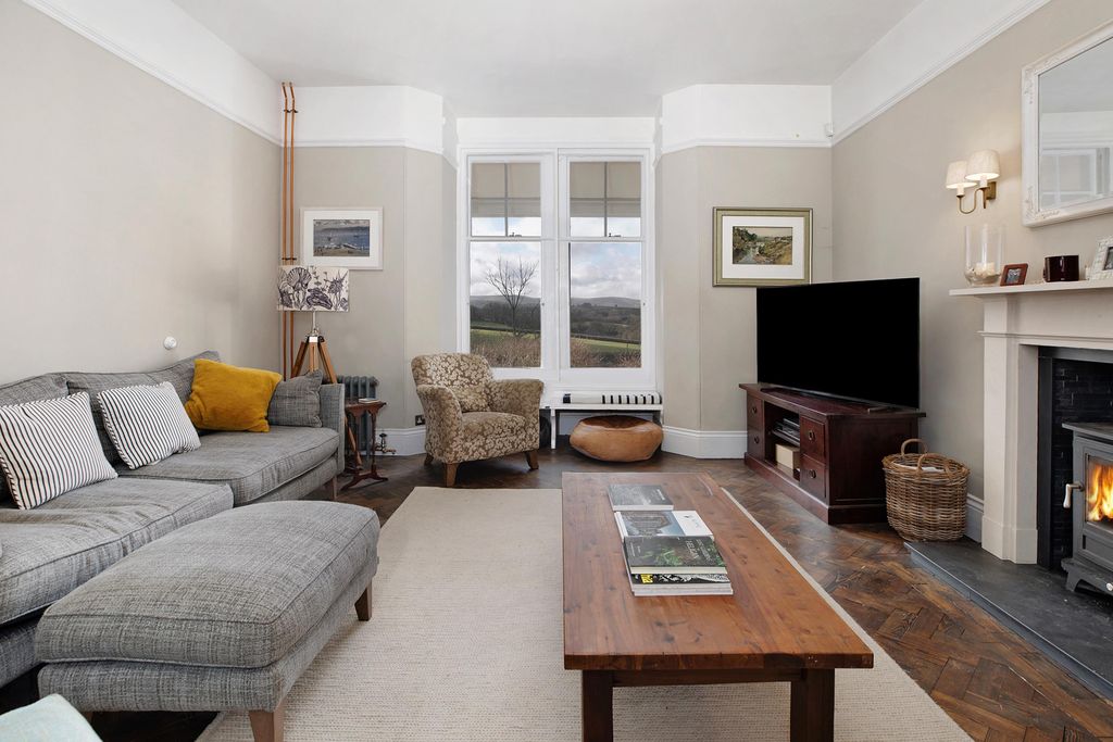 Property photo 2 of 20 Image