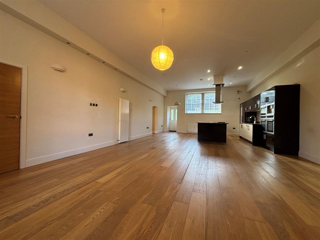 Property photo 3 of 23 Living/Dining Room