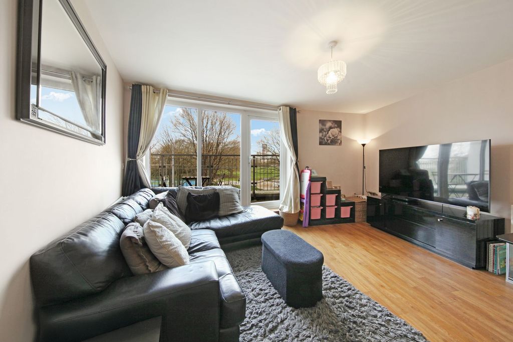 Property photo 2 of 10 356 Whitestone Way - F55Ab5Frwpnp5Gtsot4C