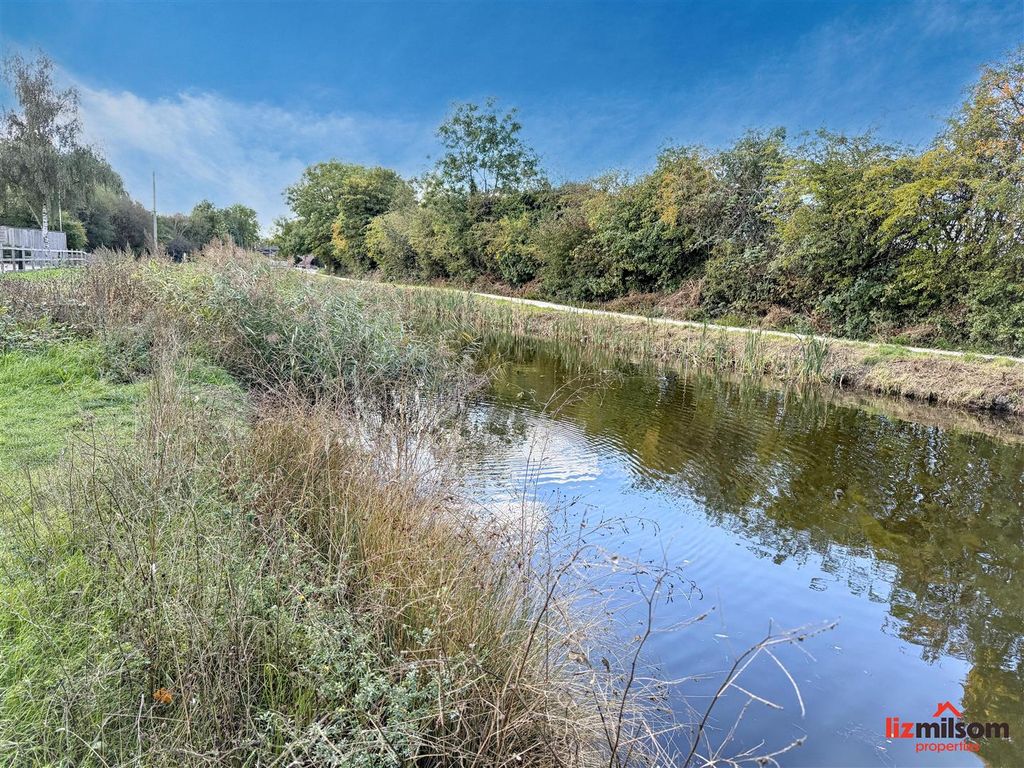 Property photo 2 of 17 Picturesque Moira Canal With Walks
