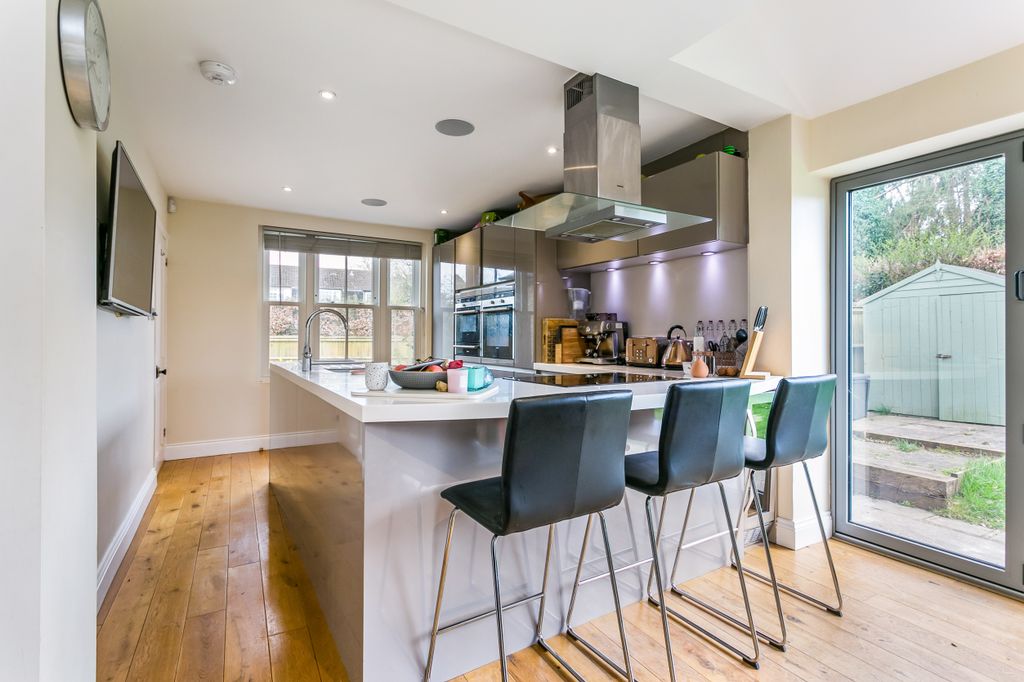 Property photo 3 of 20