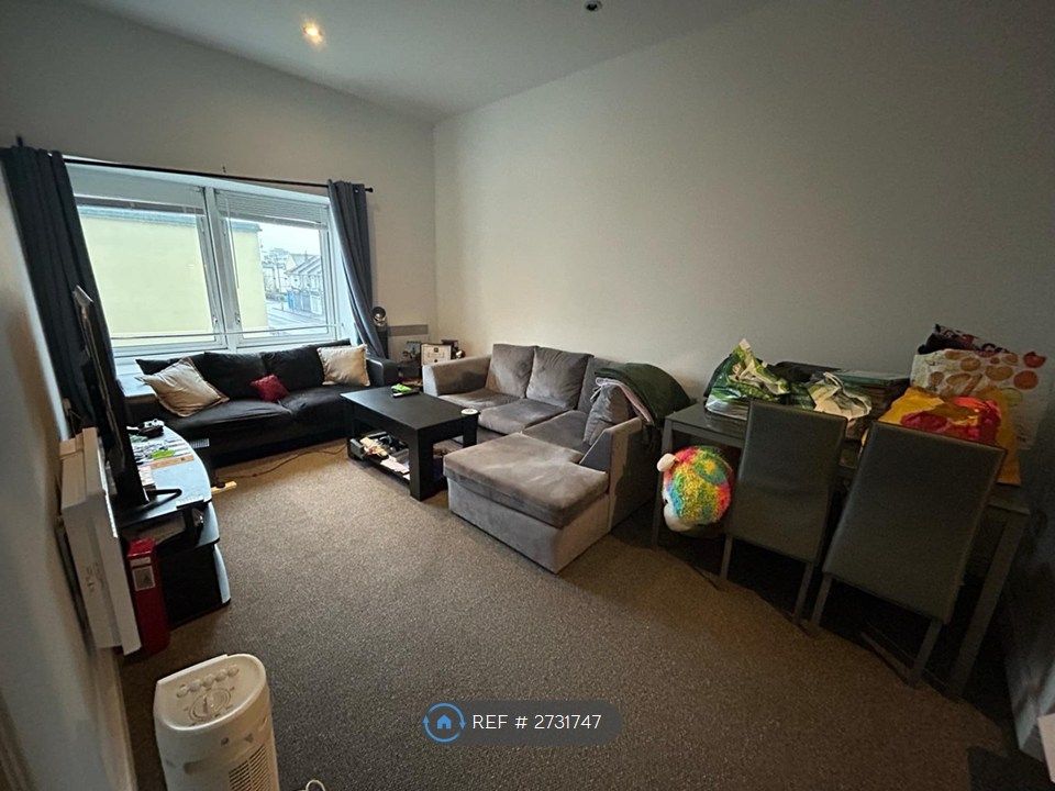 Property photo 2 of 11 Living Room