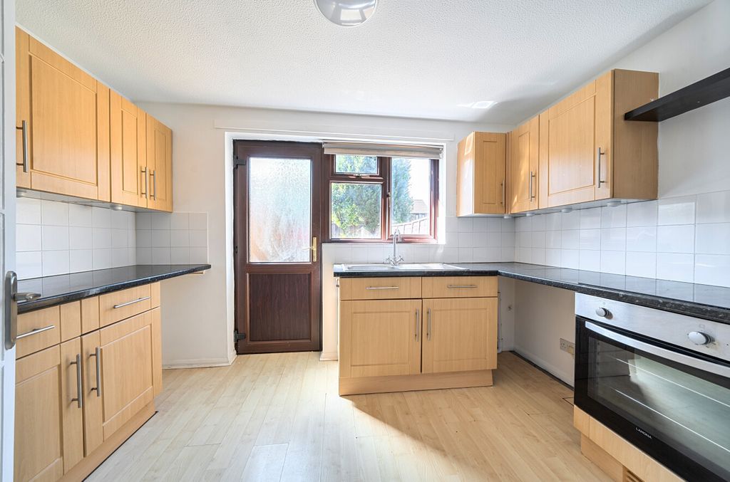 Property photo 3 of 13 1440956-15-69Ef7d...