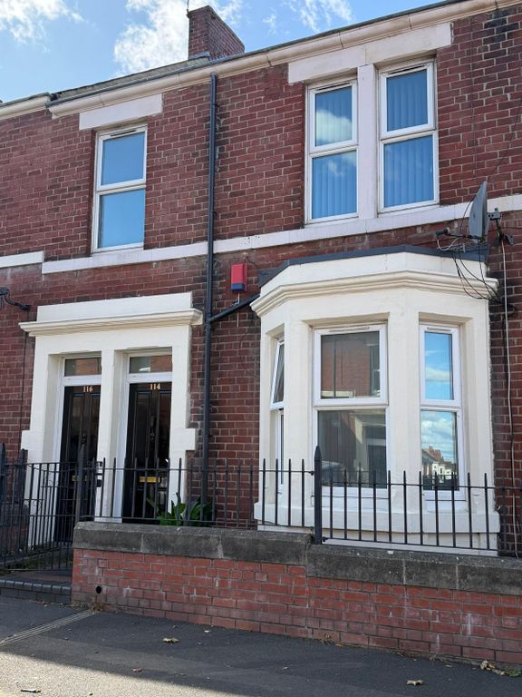 Property photo 1 of 1 3 Bed Flat To Let