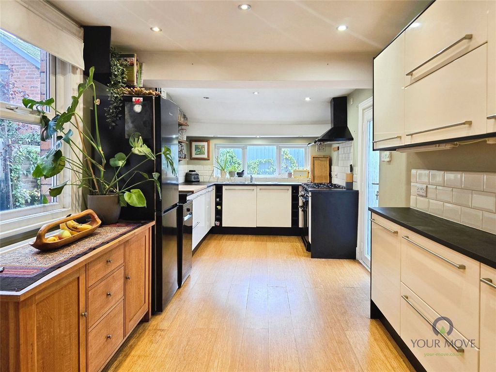 Property photo 2 of 26 Breakfast Kitchen