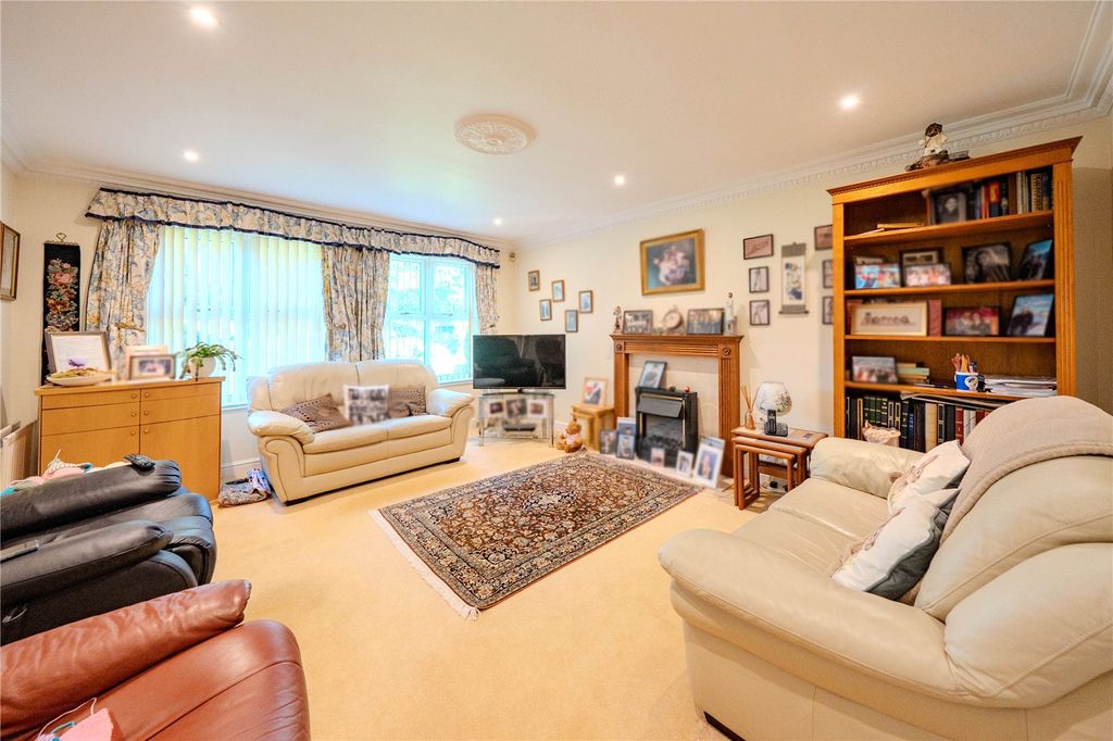 Property photo 2 of 14 Picture No. 21