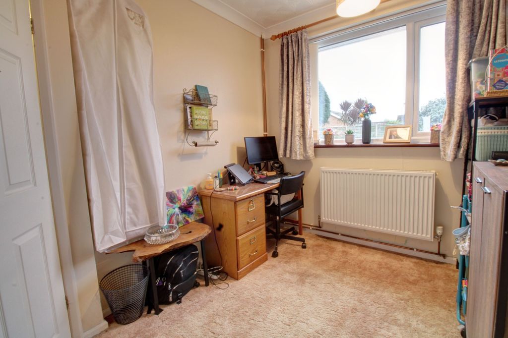 Property photo 3 of 13 Bedroom 2