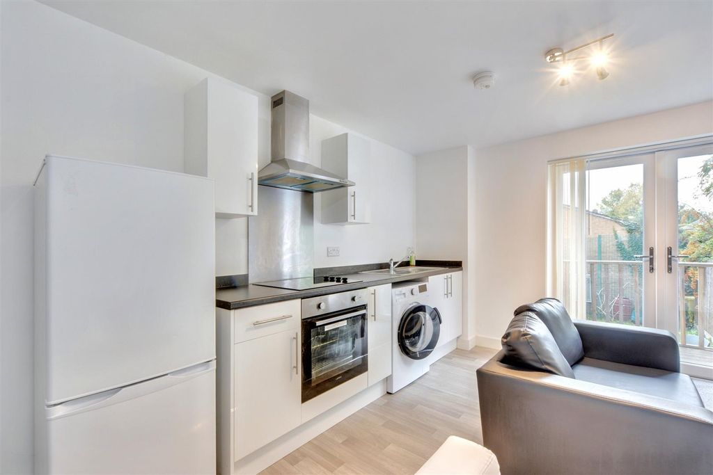 Property photo 3 of 17 Lounge (6).Jpeg